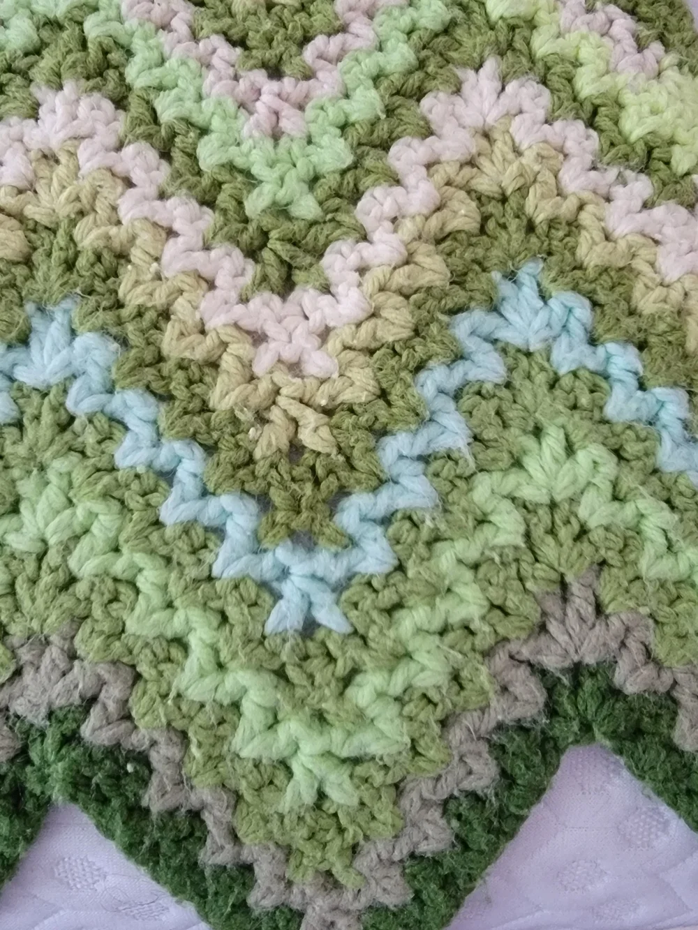 Vintage Handmade Green Chevron Crochet Throw Blanket 40x70 Grannycore Roseanne